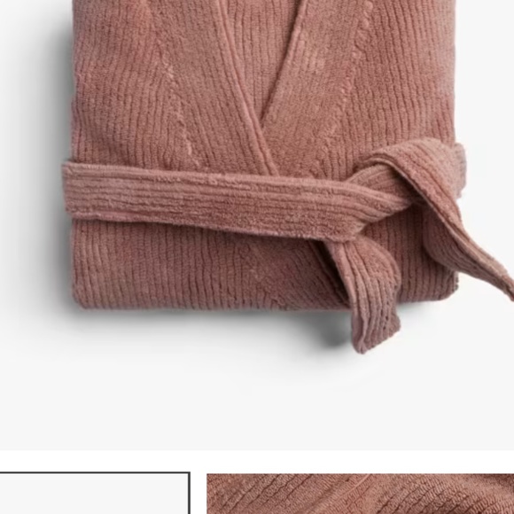 Robe - Picture 4 of 4